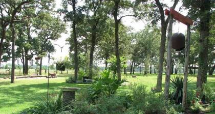 The Baugh Farm-Country Living near ATX