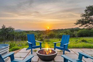 Property grounds - Modern ATX Hill Country Oasis, Stargazers + Birdwatchers Delight (Dripping Springs)