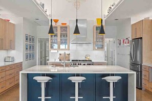 Refrigerador, horno, placa de cocina, lavavajillas
