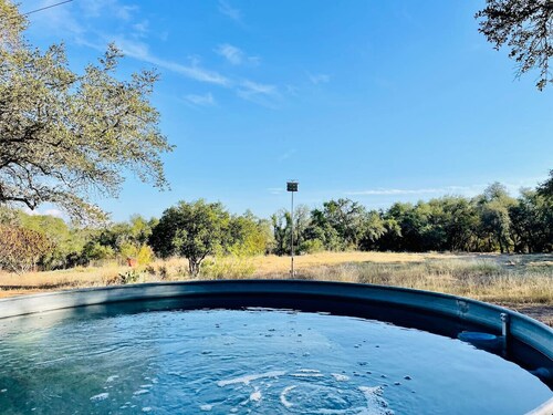 Cozy Cabin w Pvt Heated Pool Under Epic TX Stars