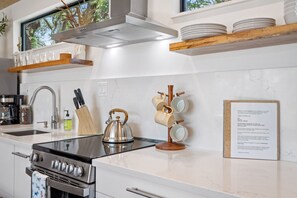 Kühlschrank, Ofen, Herdplatte, Geschirrspüler