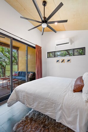 1 Schlafzimmer, Schreibtisch, Bügeleisen/Bügelbrett, Reisekinderbett