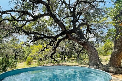 Chic Barndo w Heated Soaking Pool, Firepit, Trails