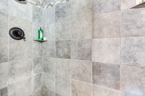 Hair dryer, towels - Lakefront Oscar Home w/ Game Room + Boat Dock! (Oscar)