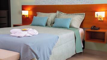 Studio Suite | Desk, laptop workspace, blackout drapes, soundproofing