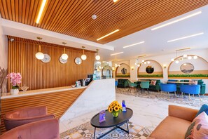 ฝ่ายต้อนรับ