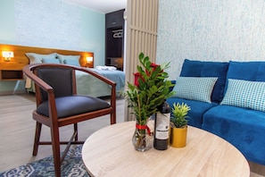 ห้องสตูดิโอสวีท | โต๊ะทำงาน, พื้นที่ทำงานแบบใช้แล็ปท็อป, ผ้าม่านกันแสง, ห้องเก็บเสียง