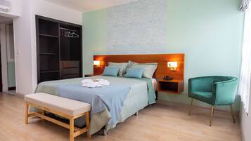 Suite estudio | Escritorio, espacio para trabajar con un portátil, cortinas opacas