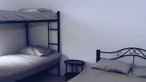 تناول الطعام داخل الغرفة