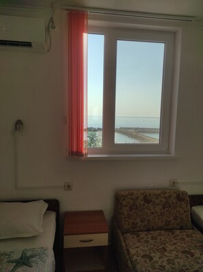 5 slaapkamers, een bureau, een strijkplank/strijkijzer, wifi