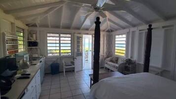 5 bedrooms, desk, iron/ironing board, free WiFi