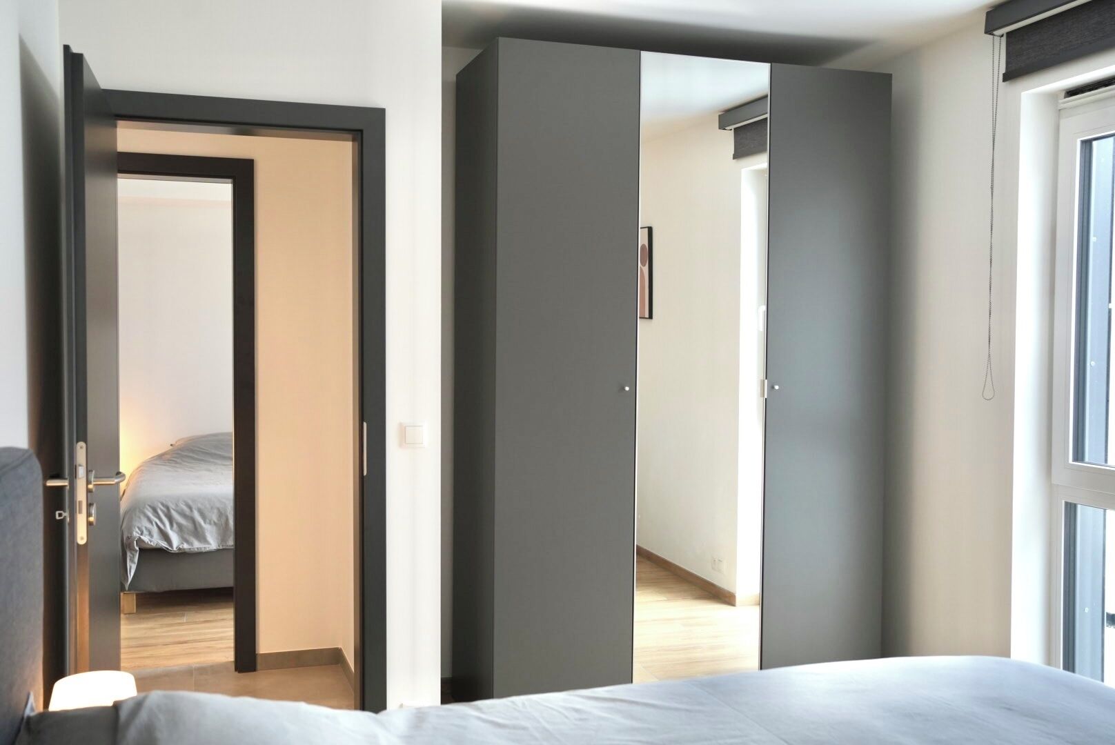 2 habitaciones, tabla de planchar con plancha y cuna de viaje 