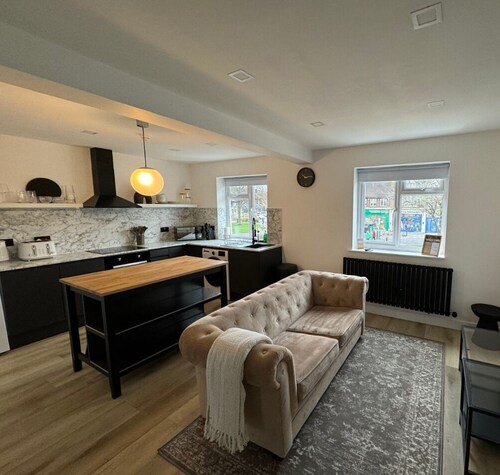 No 8 - 1 Bed Flat - Lux Living - Free Parking