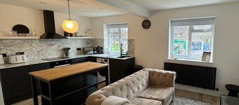 No 8 - 1 Bed Flat - Lux Living - Free Parking