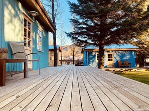 Terrace/patio - Backyard Village - Turquoise House (Hveragerði)