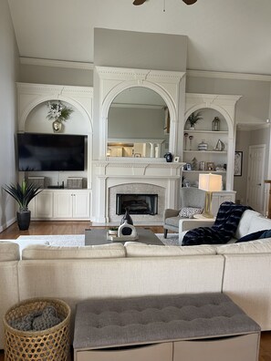 Smart-TV, DVD-Player, Stereoanlage, Computerbildschirme