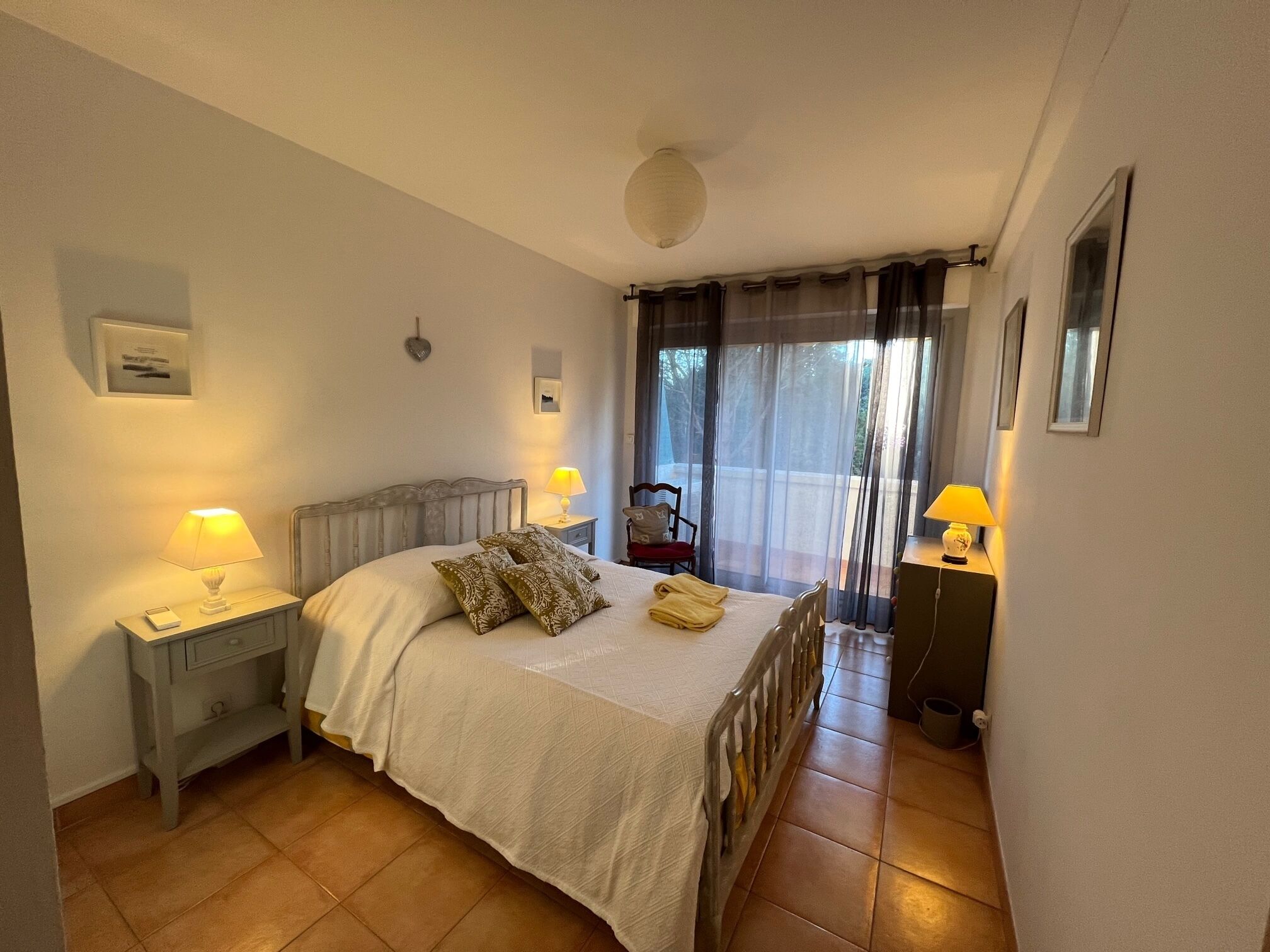 2 chambres, fer et planche à repasser, Wi-Fi gratuit, draps fournis