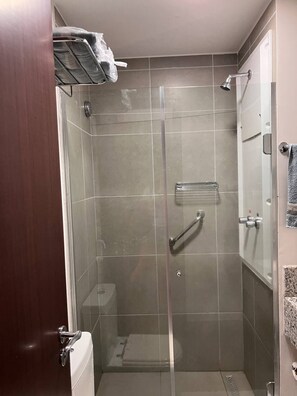 Haartrockner, Seife, Shampoo, Toilettenpapier