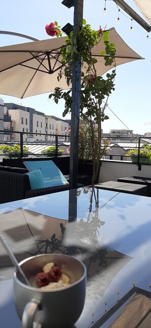 Outdoor dining - Grande Suite Parentale, Saint Cyr L'école-versailles, Maison Individuelle Neuve (Saint Cyr l'Ecole)