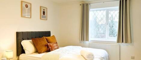 2 quartos, Wi-Fi de cortesia, roupa de cama