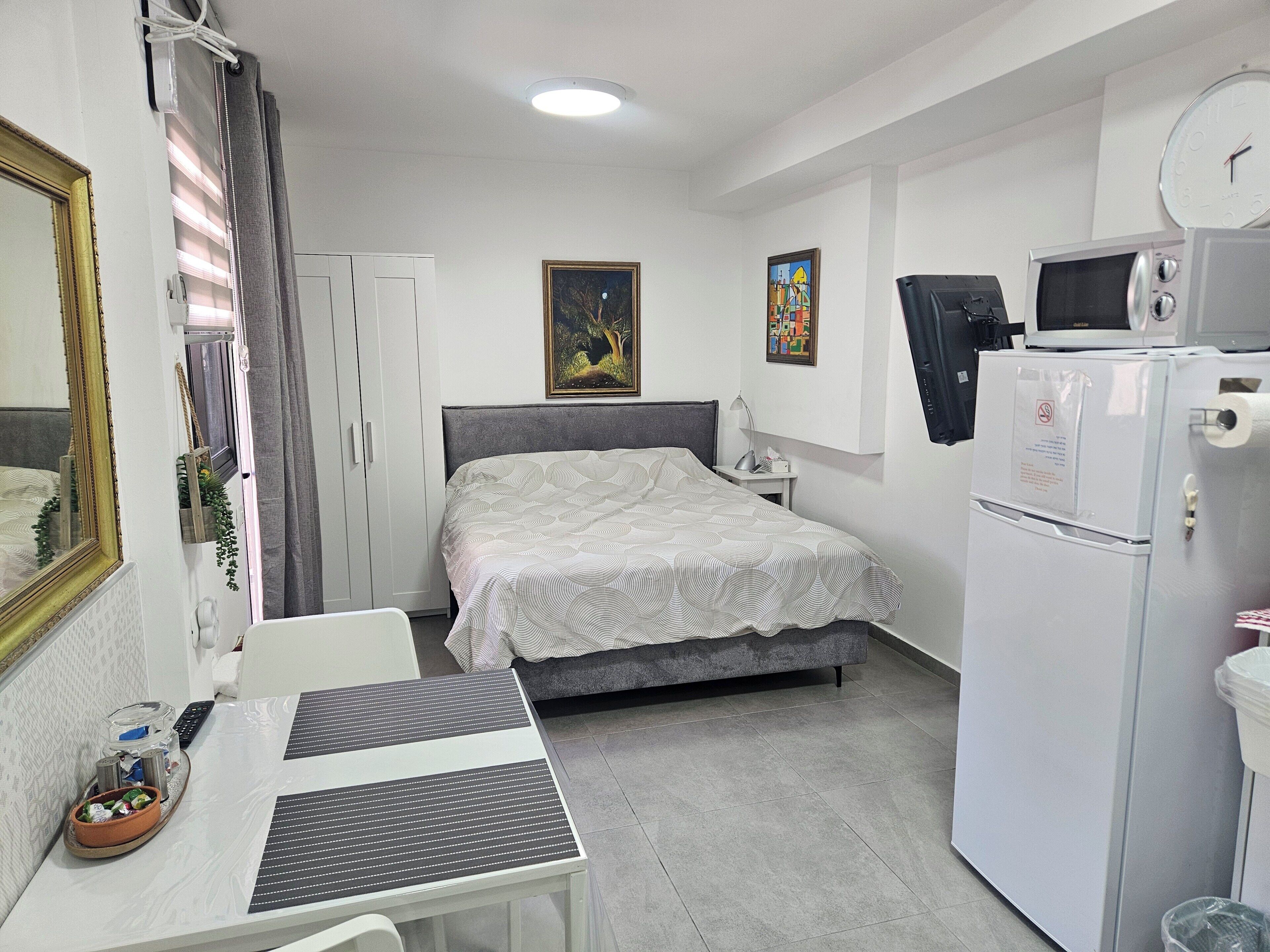 1 chambre, bureau, fer et planche à repasser, Wi-Fi gratuit