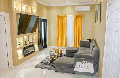 Cozy Luxury Hideaway With Free Wifi,Parking,Swimming Pool&Jacuzzi Near Negril