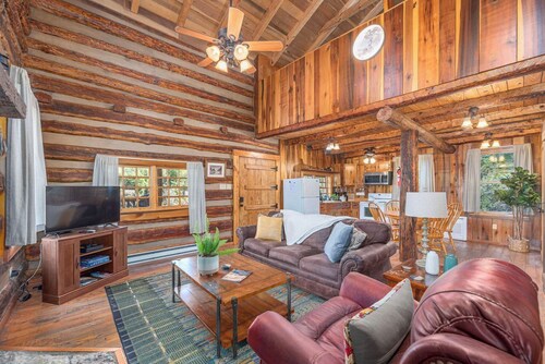 Magical Cabin ~ River Access ~ Minutes from Town