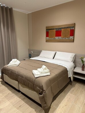 Down duvets, memory-foam beds, in-room safe, desk - Esposito House (Sarno)