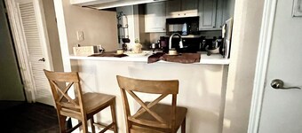 Cozy 1-bedroom apartment with WiFi, pool, conveniently located in NW San Antonio
