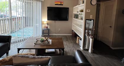 Cozy 1-bedroom apartment with WiFi, pool, conveniently located in NW San Antonio