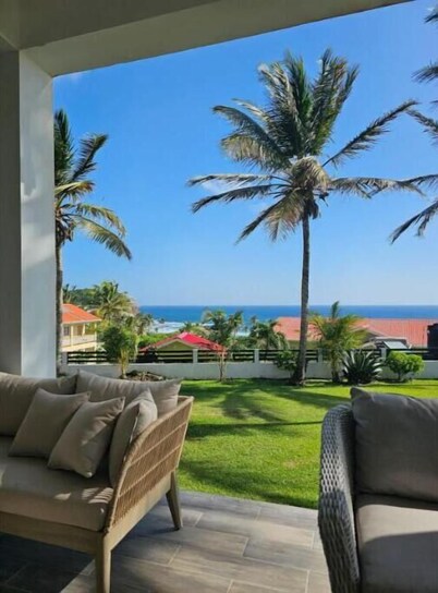 Coconut Breeze SVG - 1 bdrm seaview apt
