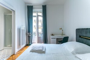 4 bedrooms, iron/ironing board, free WiFi, bed sheets