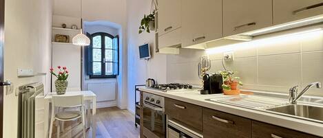 Fridge, microwave, oven, stovetop