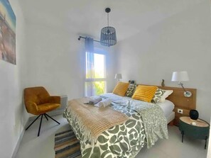 2 bedrooms, iron/ironing board, WiFi, bed sheets - Bright apartment with balcony (Montpellier)