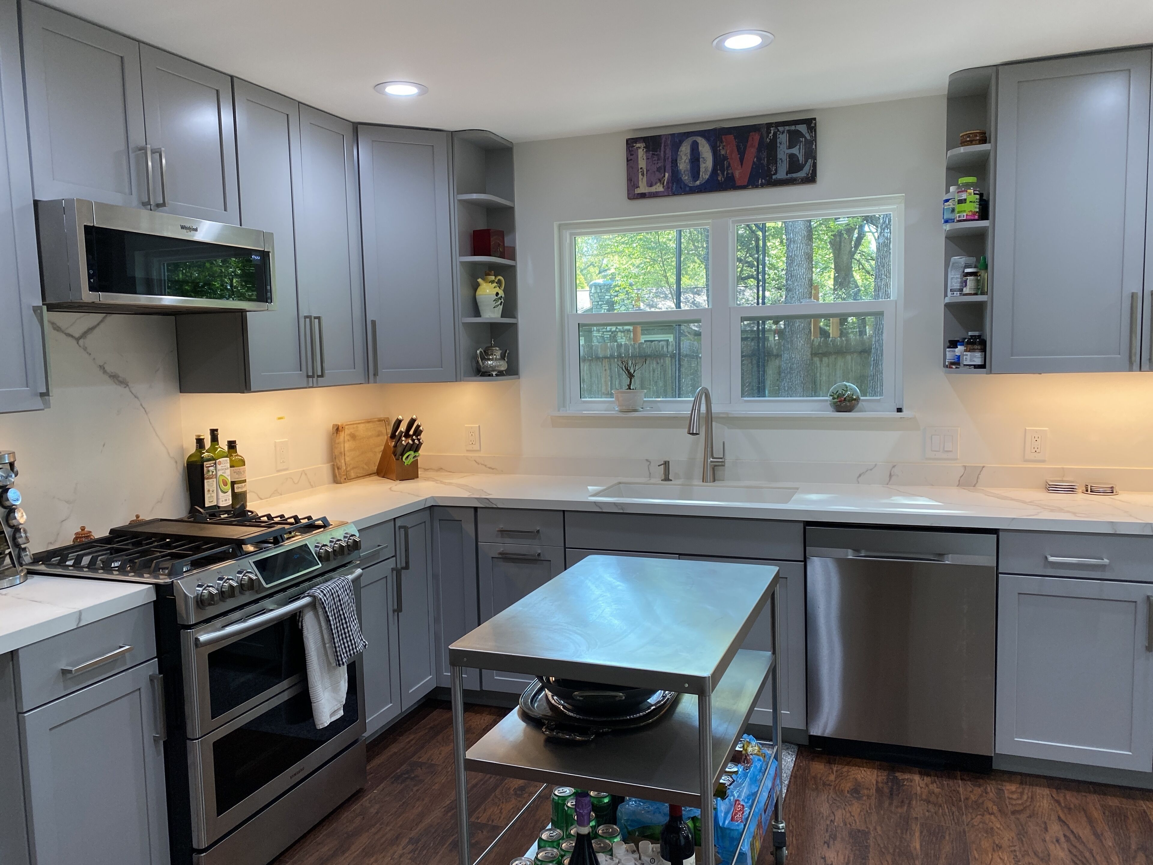 ثلاجة، ميكروويف، فرن، موقد طهي مسطح