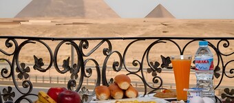 โรงแรมพีระมิดส์แพลเน็ต