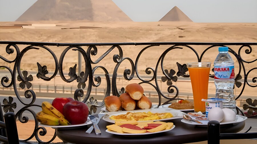 Pyramids planet hotel