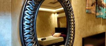 Pyramids planet hotel