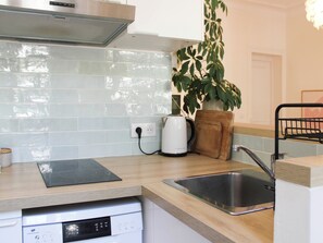 Fridge, oven, dishwasher