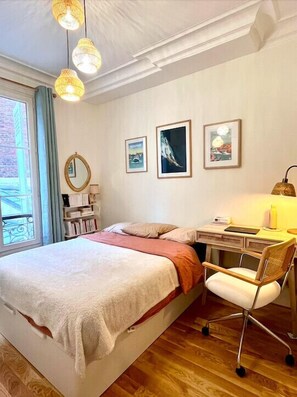 1 slaapkamer, een strijkplank/strijkijzer, wifi, beddengoed