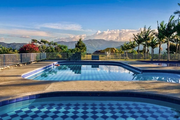 3 piscinas al aire libre