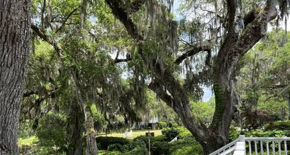 Charming 2 BR cottage, set in Live Oak Grove in Gated WPC, Murrells Inlet, Pets