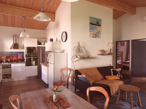 Maison en Bois à la Campagne. Animaux de Compagnie Acceptés