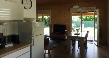 Maison en Bois à la Campagne. Accessible Pmr. Animaux de Compagnie Acceptés