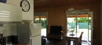Maison en Bois à la Campagne. Animaux de Compagnie Acceptés