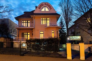 Exterior - Kristal Hotel (Budapest)