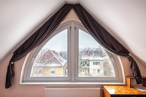 Soundproofing, free WiFi, bed sheets - Kristal Hotel (Budapest)