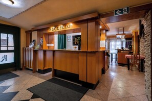 Reception - Kristal Hotel (Budapest)