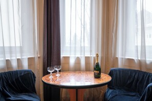 Soundproofing, free WiFi, bed sheets - Kristal Hotel (Budapest)