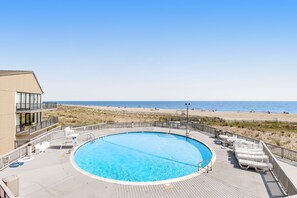Una piscina techada, una piscina climatizada